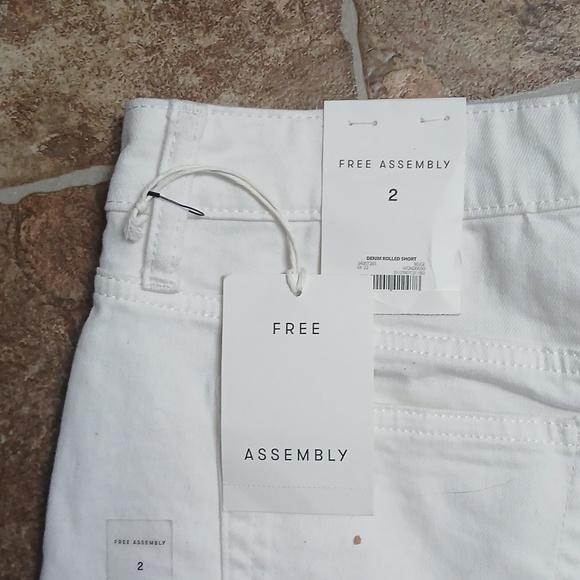 NWT Free Assembly Cuffed Women's White Denim Jean Shorts Size 2 - Picture 4 of 4